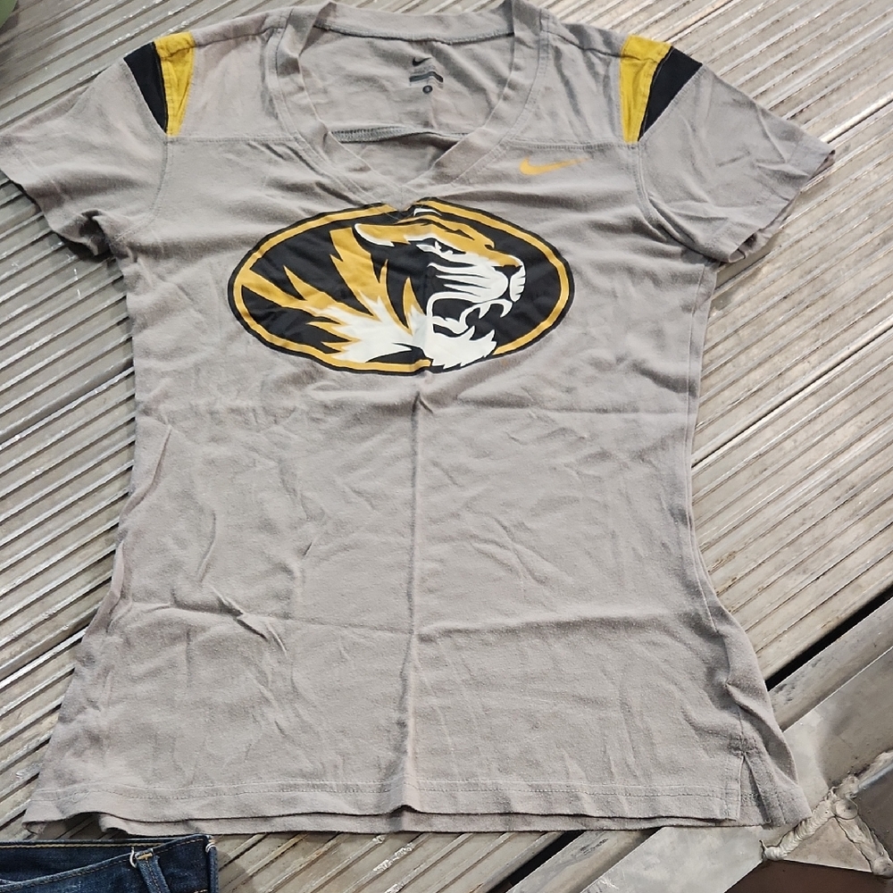 Nike Gray Shirt Tag